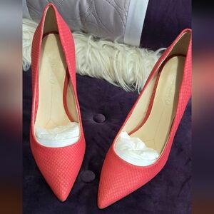 Chic Coral Pumps
